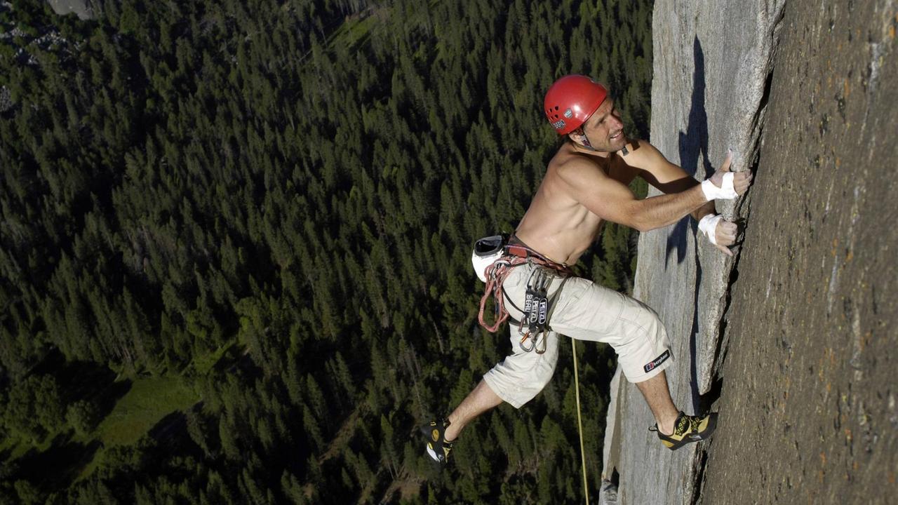 Szenau aus dem Dokumentarfilm "Am Limit", Extrembergsteiger Alexander Huber am El Capitan Berg im Yosemite Nationalpark, 2007. Szenau aus dem Dokumentarfilm "Am Limit", Extrembergsteiger Alexander Huber am El Capitan Berg im Yosemite Nationalpark, 2007.