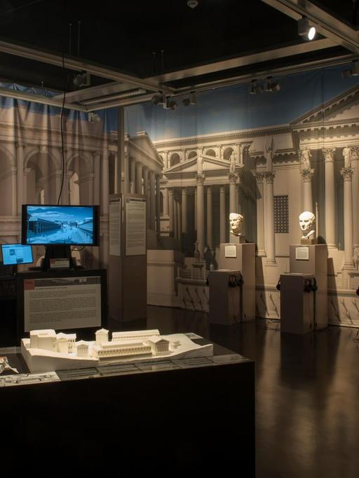 Blick in die Ausstellung "Digitales Forum Romanum“ in der Berliner Humboldt-Universität.