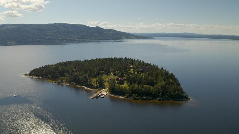 Luftfoto av øya Utoya.