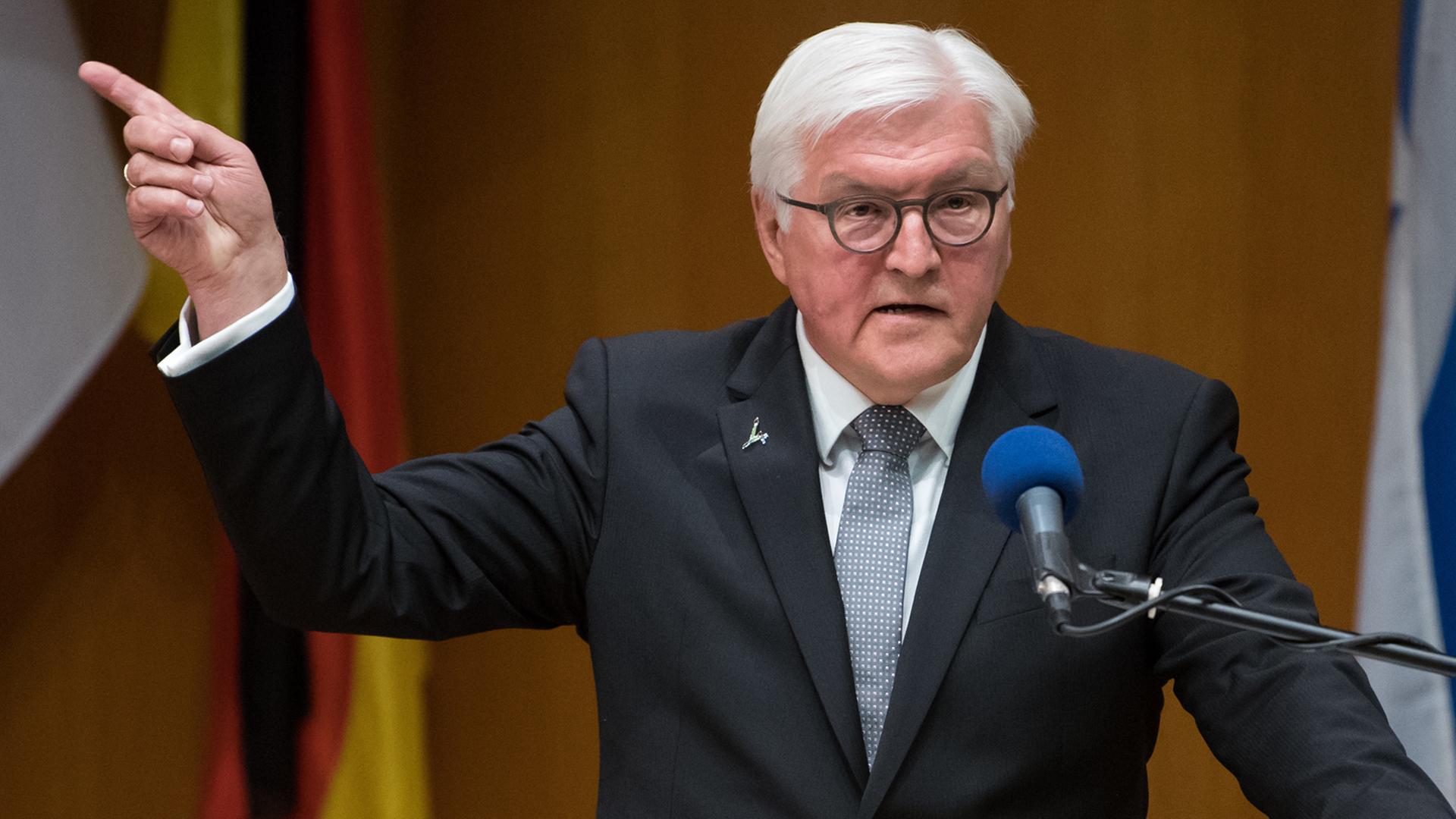 Bundespräsident Frank-Walter Steinmeier hält vor Studierenden und Gästen eine Rede. Bundespräsident Frank-Walter Steinmeier hält vor Studierenden und Gästen eine Rede.
