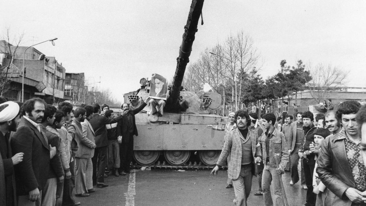 Panzer während der islamischen Revolution in Teheran 1979