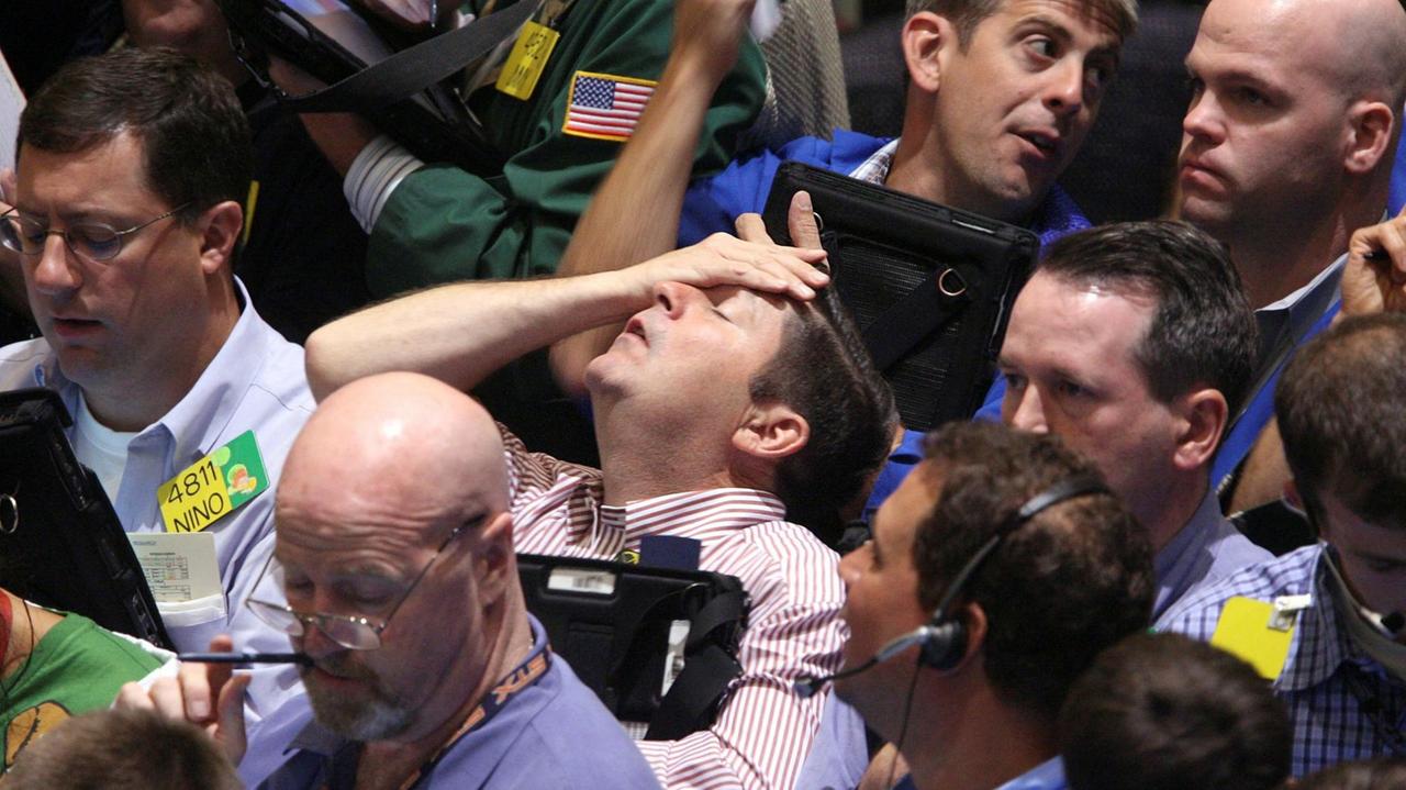 Ein verzweifelter Händler auf der Warenterminbörse (NYMEX) am 16. September 2008 in New York nach der Pleite von Lehman Brothers. 