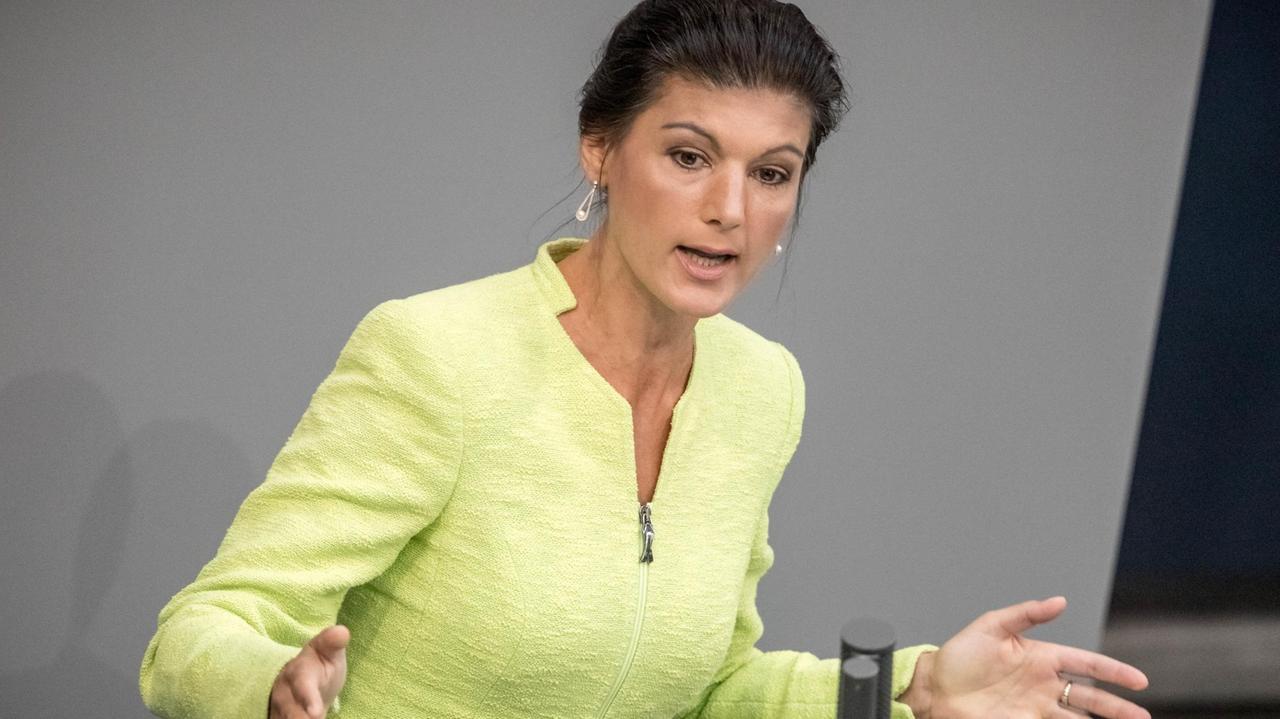 28.06.2018, Berlin: Sahra Wagenknecht, Fraktionsvorsitzende Die Linke, spicht im Deutschen Bundestag 28.06.2018, Berlin: Sahra Wagenknecht, Fraktionsvorsitzende Die Linke, spicht im Deutschen Bundestag