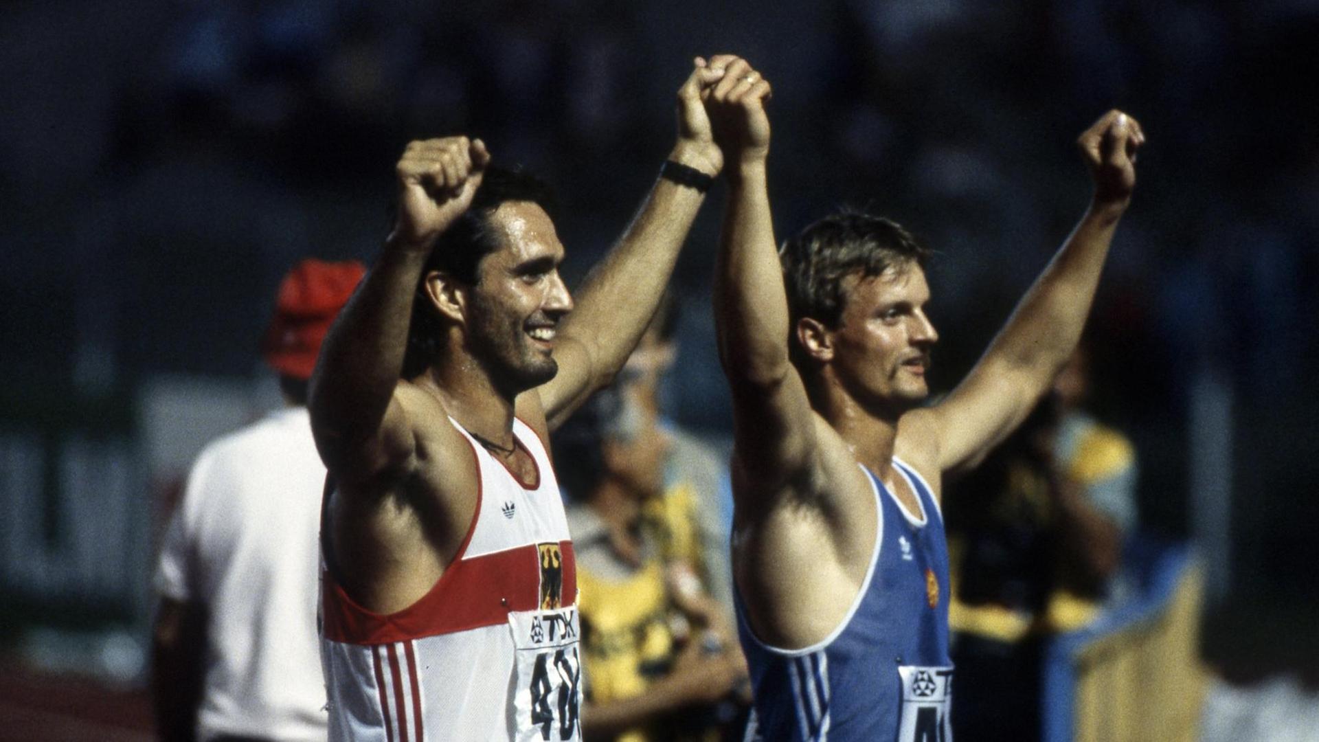 Siegfried Siggi, Sigi WENTZ, Deutschland, GER, BRD, links, 2. Platz, Leichtathletik, Leichtathlet, Zehnkampf, Zehnkaempfer, jubelt zusammen mit Torsten VOSS, DDR, GDR, 1. Platz, Weltmeister, bei der Leichtathletik-WM in Rom, 04.09.1987, *** Siegfried Siggi, Sigi WENTZ, Germany, GER, BRD, left, 2 place, athletics, track and field, decathlon, decathlete, cheers together with Torsten VOSS, GDR, GDR, 1 place, World Champion, at the World Championships in Athletics in Rome, 04 09 1987, Siegfried Siggi, Sigi WENTZ, Deutschland, GER, BRD, links, 2. Platz, Leichtathletik, Leichtathlet, Zehnkampf, Zehnkaempfer, jubelt zusammen mit Torsten VOSS, DDR, GDR, 1. Platz, Weltmeister, bei der Leichtathletik-WM in Rom, 04.09.1987, *** Siegfried Siggi, Sigi WENTZ, Germany, GER, BRD, left, 2 place, athletics, track and field, decathlon, decathlete, cheers together with Torsten VOSS, GDR, GDR, 1 place, World Champion, at the World Championships in Athletics in Rome, 04 09 1987,