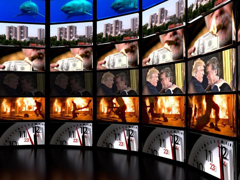 Mehrere neben- und übereinander angeordnete Monitore zeigen Filme von Steve Bannon im Werk von Jonas Staal, „ Steve Bannon: A Propaganda Retrospective, Study“ von 2018