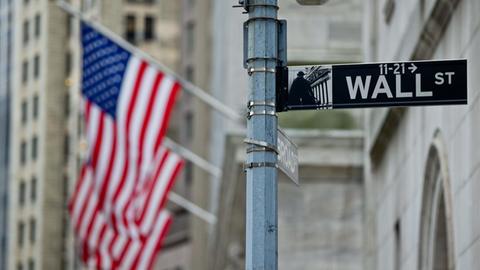 Die "Wall Street" im Finanzdistrikt von Manhattan in New York.