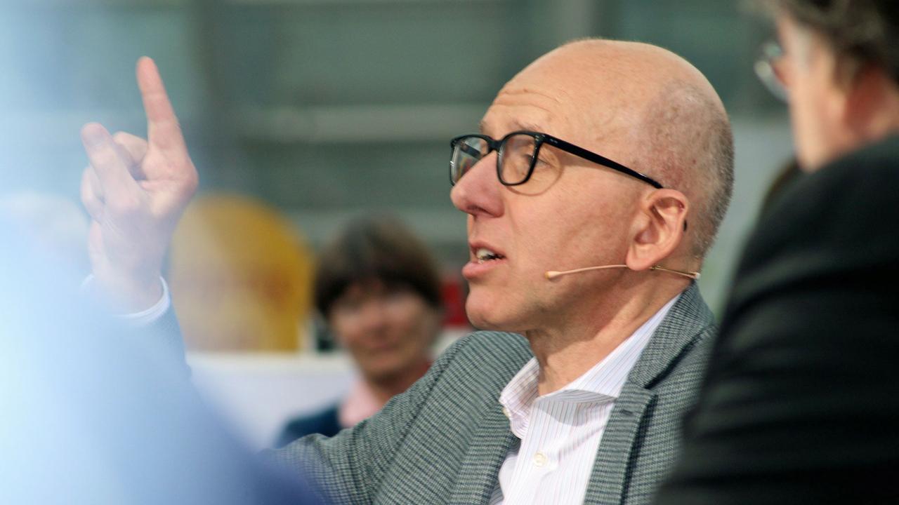 Der Soziologe und Autor Heinz Bude auf dem Blauen Sofa der Leipziger Buchmesse Der Soziologe und Autor Heinz Bude auf dem Blauen Sofa der Leipziger Buchmesse