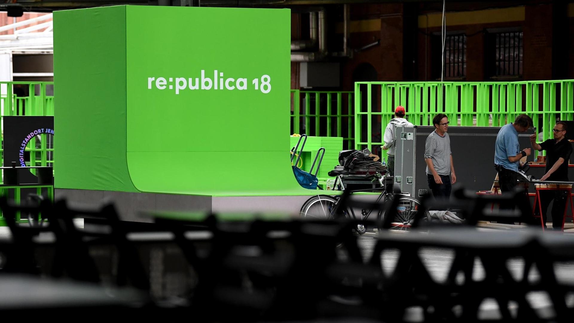Aufbauarbeiten für die Vorbereitungen für die Re:publica 2018. Aufbauarbeiten für die Vorbereitungen für die Re:publica 2018.