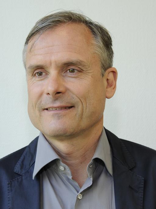 Der Autor und Kolumnist Axel Hacke, aufgenommen am 01.06.2014 in Köln.