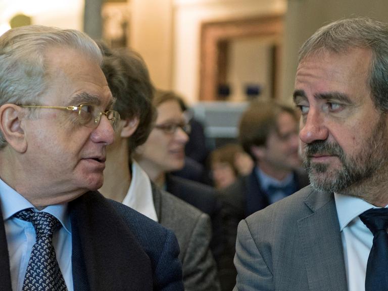Der Direktor der Staatlichen Eremitage St. Petersburg, Michail Piotrowski (l), und der Präsident der Stiftung Preußischer Kulturbesitz, Hermann Parzinger, während der Festveranstaltung zum zehnjährigen Bestehen des deutsch-russischen Museumsdialogs