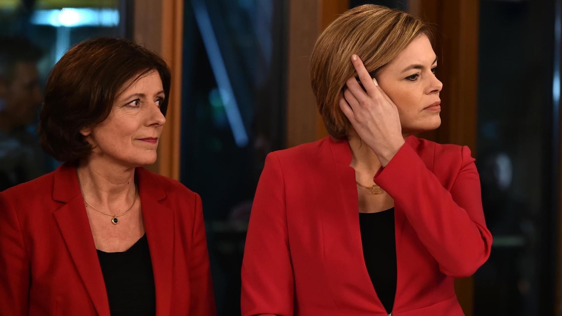Die Spitzenkandidatin der CDU, Julia Klöckner (r) und die Ministerpräsidentin von Rheinland-Pfalz, Malu Dreyer. Die Spitzenkandidatin der CDU, Julia Klöckner (r) und die Ministerpräsidentin von Rheinland-Pfalz, Malu Dreyer.