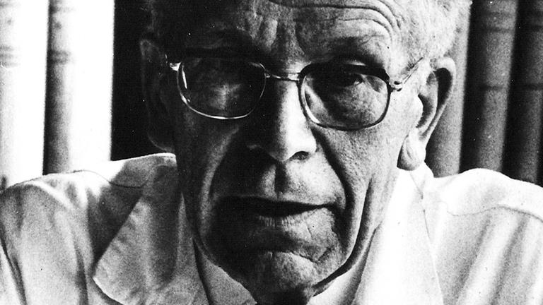 HANDOUT - Datum und Ort der Aufnahme unbekannt: Der Wiener Arzt und Autismus-Forscher Hans Asperger (1906-1980). Asperger hat laut einer Studie eine Rolle bei der Ermordung von behinderten Kindern in der Nazi-Zeit gespielt. Nur SW, bestmögliche Qualität. (Zu dpa «Studie: Autismus-Pionier Asperger in NS-Euthanasieprogramm involviert») Foto: MedUni Wien/Josephinum/dpa - ACHTUNG: Nur zur redaktionellen Verwendung und nur mit vollständiger Nennung des vorstehenden Credits | HANDOUT - Datum und Ort der Aufnahme unbekannt: Der Wiener Arzt und Autismus-Forscher Hans Asperger (1906-1980). Asperger hat laut einer Studie eine Rolle bei der Ermordung von behinderten Kindern in der Nazi-Zeit gespielt. Nur SW, bestmögliche Qualität. (Zu dpa «Studie: Autismus-Pionier Asperger in NS-Euthanasieprogramm involviert») Foto: MedUni Wien/Josephinum/dpa - ACHTUNG: Nur zur redaktionellen Verwendung und nur mit vollständiger Nennung des vorstehenden Credits |