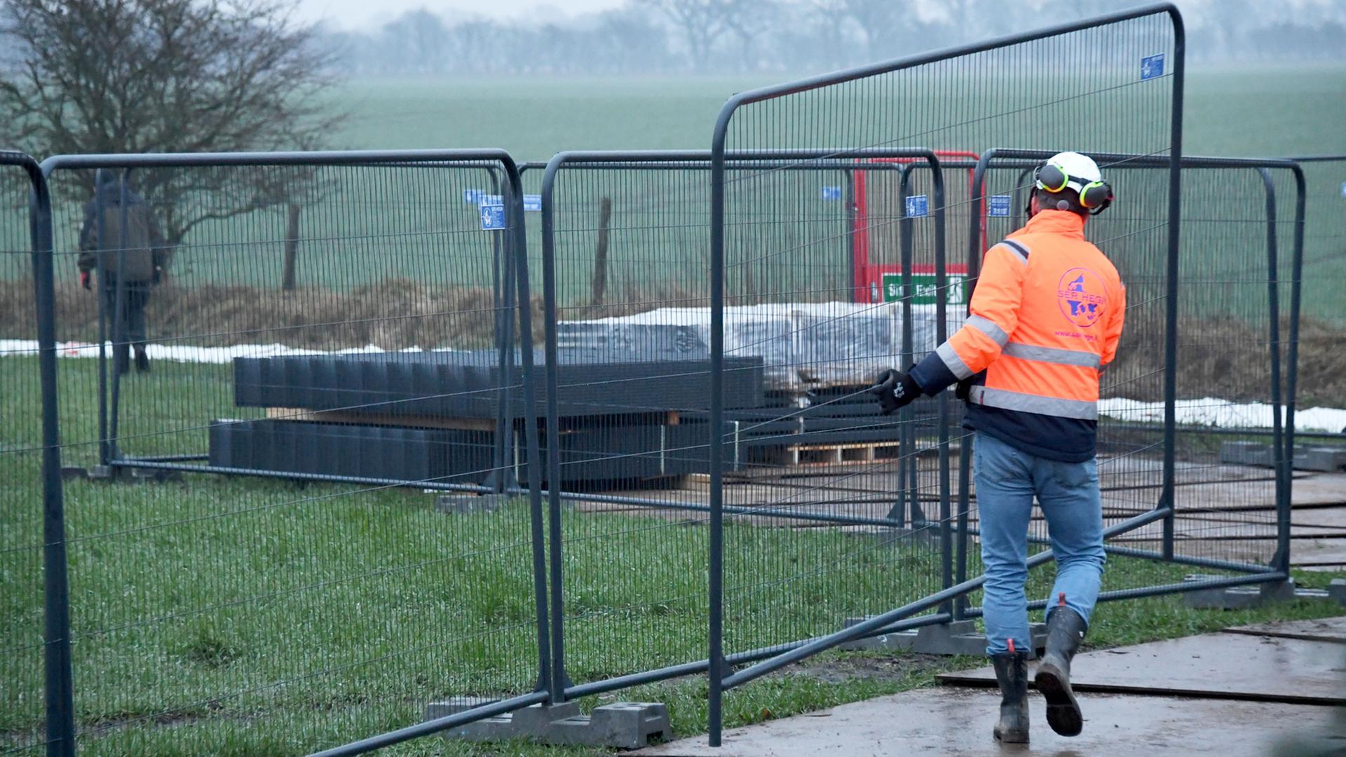 Bau eines Wildschweinzaunes bei Padborg in Dänemark Bau eines Wildschweinzaunes bei Padborg in Dänemark