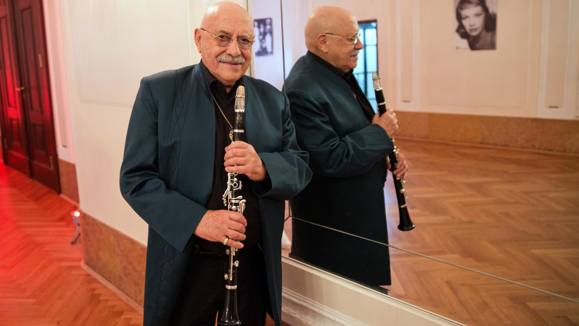 Der Musiker Giora Feidman kommt zum Schönherz & Fleer CD-Release «AMO» in den Meistersaal in Berlin. Der Musiker Giora Feidman kommt zum Schönherz & Fleer CD-Release «AMO» in den Meistersaal in Berlin.
