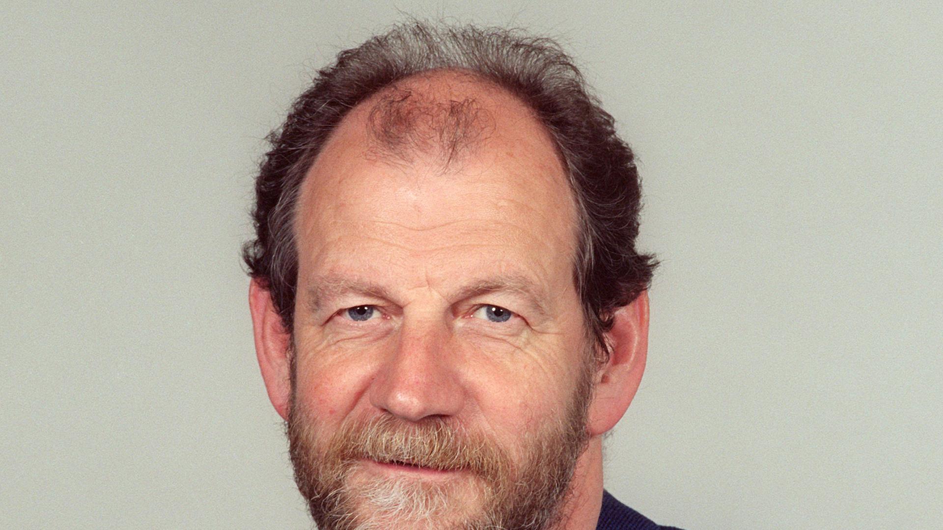 Porträtbild von Michael Cramer, Studienrat und Abgeordneter von Bündnis 90/Die Grünen im Europaparlament. Porträtbild von Michael Cramer, Studienrat und Abgeordneter von Bündnis 90/Die Grünen im Europaparlament.
