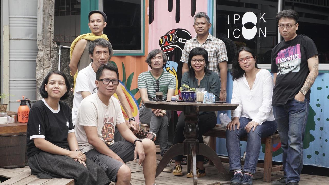 Das Künsterlkollektiv ruangrupa: Ajeng Nurul Aini, Farid Rakun, Iswanto Hartono, Mirwan Andan, Indra Ameng, Ade Darmawan, Daniella Fitria Praptono, Julia Sarisetiati, Reza Afisina Das Künsterlkollektiv ruangrupa: Ajeng Nurul Aini, Farid Rakun, Iswanto Hartono, Mirwan Andan, Indra Ameng, Ade Darmawan, Daniella Fitria Praptono, Julia Sarisetiati, Reza Afisina