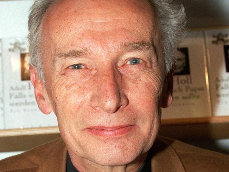 Der österreichische Theologe, Religionssoziologe und Publizist Adolf Holl am 8.10.1998 auf der Frankfurter Buchmesse.