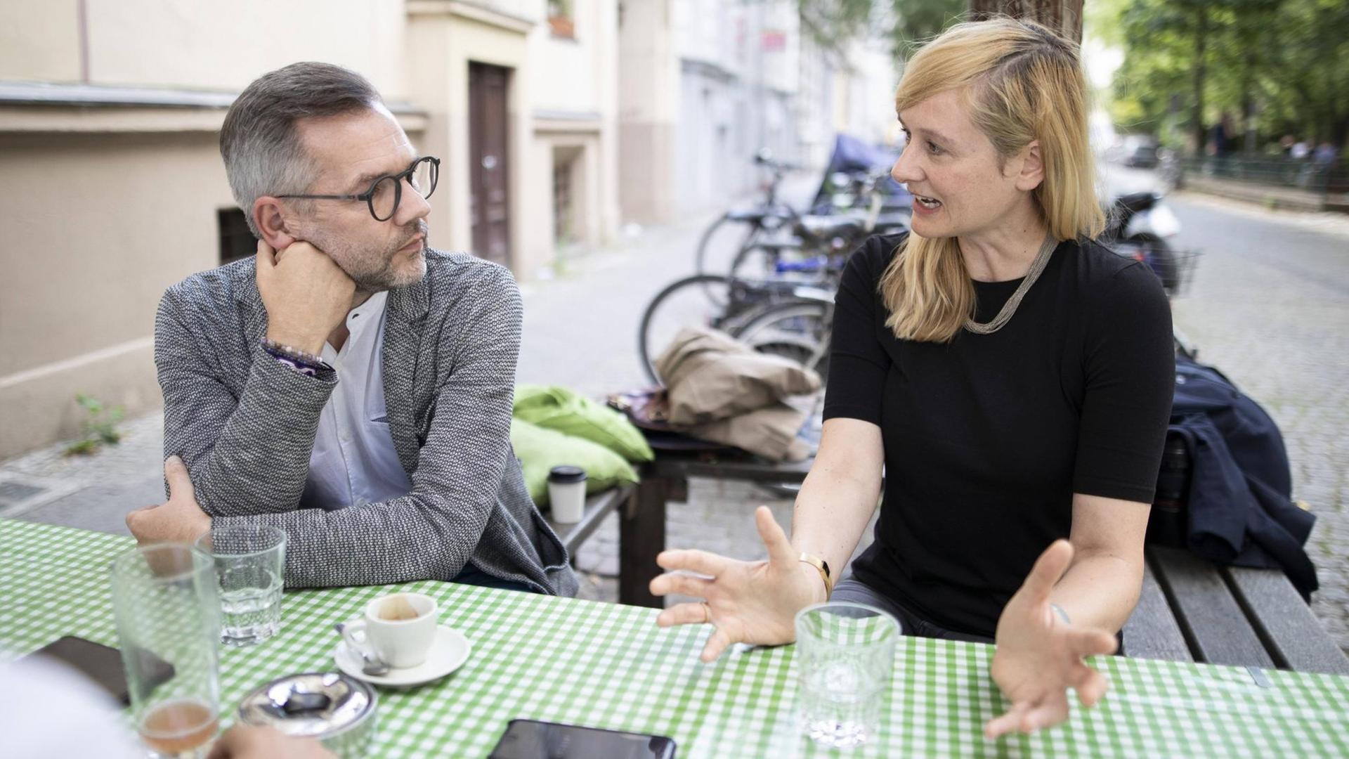 Michael Roth (SPD), Staatsminister im Auswärtigen Amt, und Christina Kampmann (SPD), Landtagsabgeordnete in NRW, die gemeinsam für den SPD-Parteivorsitz kandidieren. Michael Roth (SPD), Staatsminister im Auswärtigen Amt, und Christina Kampmann (SPD), Landtagsabgeordnete in NRW, die gemeinsam für den SPD-Parteivorsitz kandidieren.