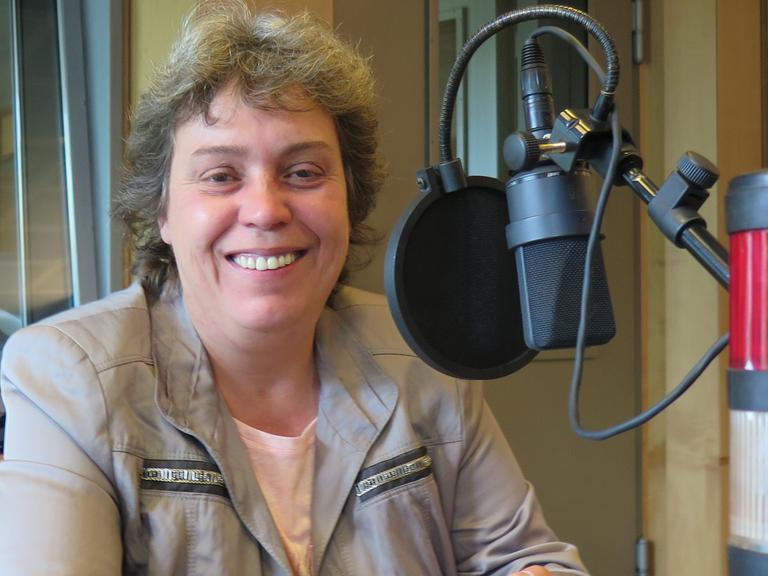 Claudia Dantschke in der Sendung "Tacheles" im Deutschlandradio Kultur