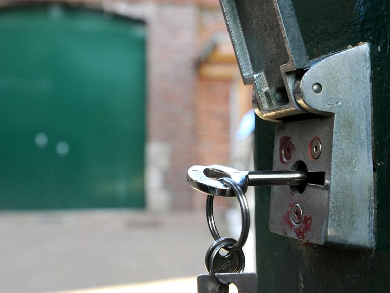 Gefängnisschlüssel im Torschloss zur Justizarrestanstalt für Jugendliche (JAA) in Emden (Niedersachsen) am 27.08.2014