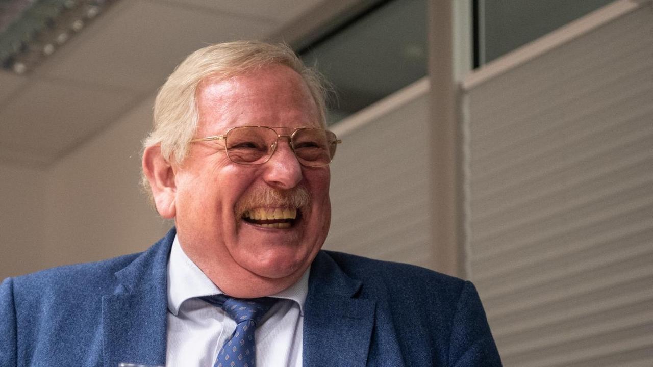 Reinhard Genzel, Astrophysiker am Max-Planck-Institut für extraterrestrische Physik freut sich über die Nachricht über den Nobelpreis für Physik. Reinhard Genzel, Astrophysiker am Max-Planck-Institut für extraterrestrische Physik freut sich über die Nachricht über den Nobelpreis für Physik.
