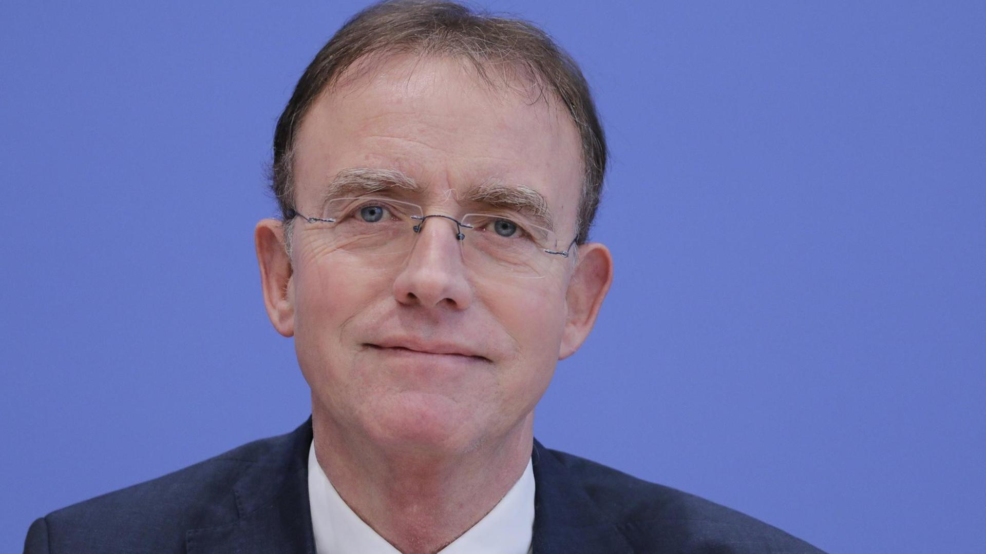Porträtbild ovn Gerd Landsberg, Geschäftsführer des Deutschen Städte- und Gemeindebunds Porträtbild ovn Gerd Landsberg, Geschäftsführer des Deutschen Städte- und Gemeindebunds