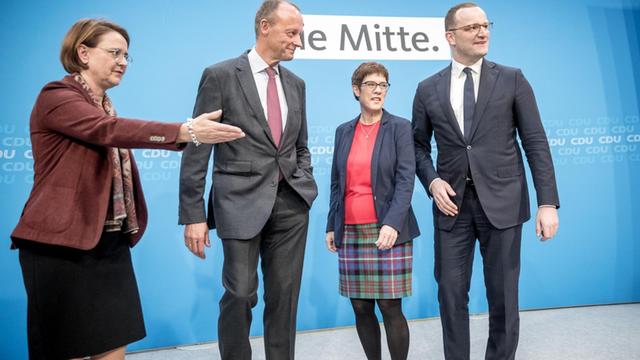 0Die Kandidaten für den CDU-Bundesvorsitz - Kramp-Karrenbauer, Merz und Spahn - stellen sich bei der Frauen-Union vor (9.11.2018).