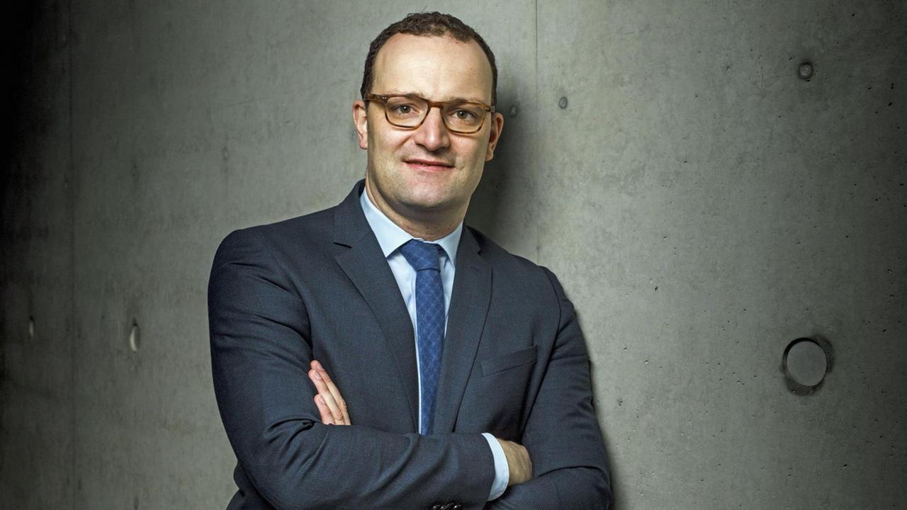 Jens Spahn ist Mitglied im Präsidium der CDU und Staatssekretär im Bundesfinanzministerium. Jens Spahn ist Mitglied im Präsidium der CDU und Staatssekretär im Bundesfinanzministerium.