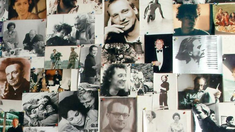 Ausschnitt aus der Foto-Wand-Kollage der Sekretärin Helene Schwarz, die an der Deutschen Film- und Fernsehakademie Berlin (dffb) arbeitet. Ausschnitt aus der Foto-Wand-Kollage der Sekretärin Helene Schwarz, die an der Deutschen Film- und Fernsehakademie Berlin (dffb) arbeitet.
