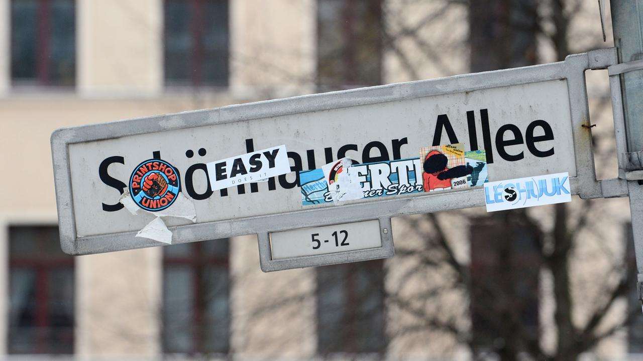 Straßenschild Schönhauser Allee in Berlin