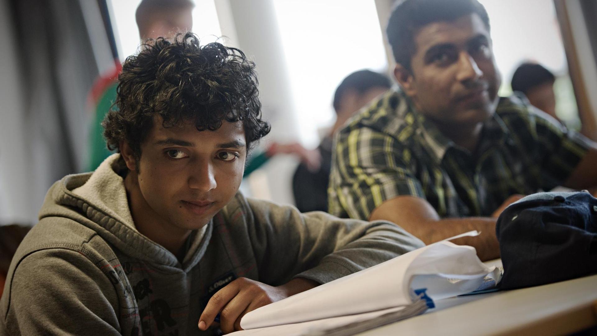 In Bayern lernen Flüchtlinge zwei Jahre gemeinsam an einer Berufsschule