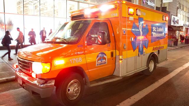 Ein Krankenwagen ist in Manhattan im Einsatz.
