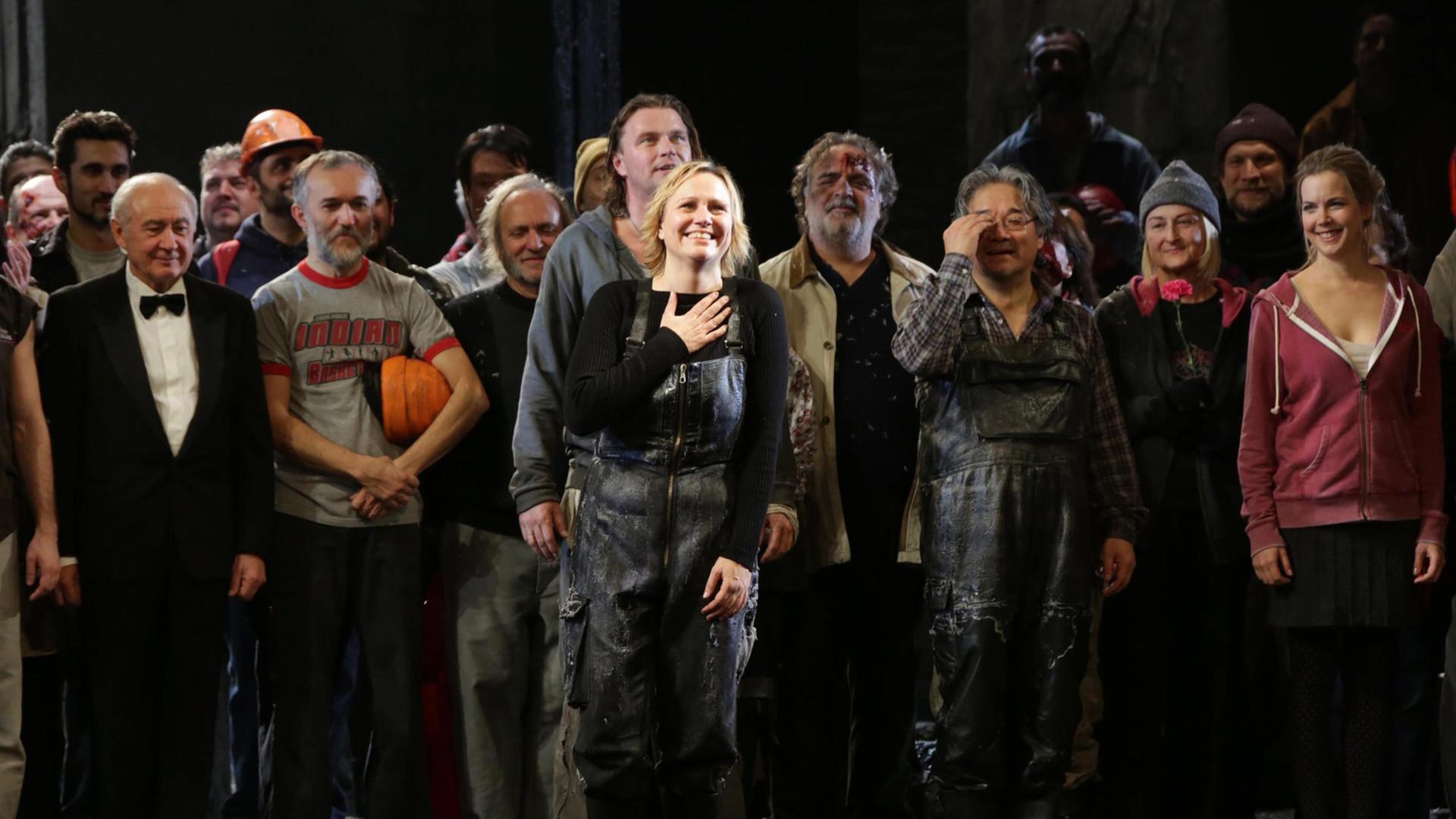 Applaus für Deborah Warner am Ende der Uraufführung von Beethovens "Fidelio" an der Mailänder Scala. Applaus für Deborah Warner am Ende der Uraufführung von Beethovens "Fidelio" an der Mailänder Scala.