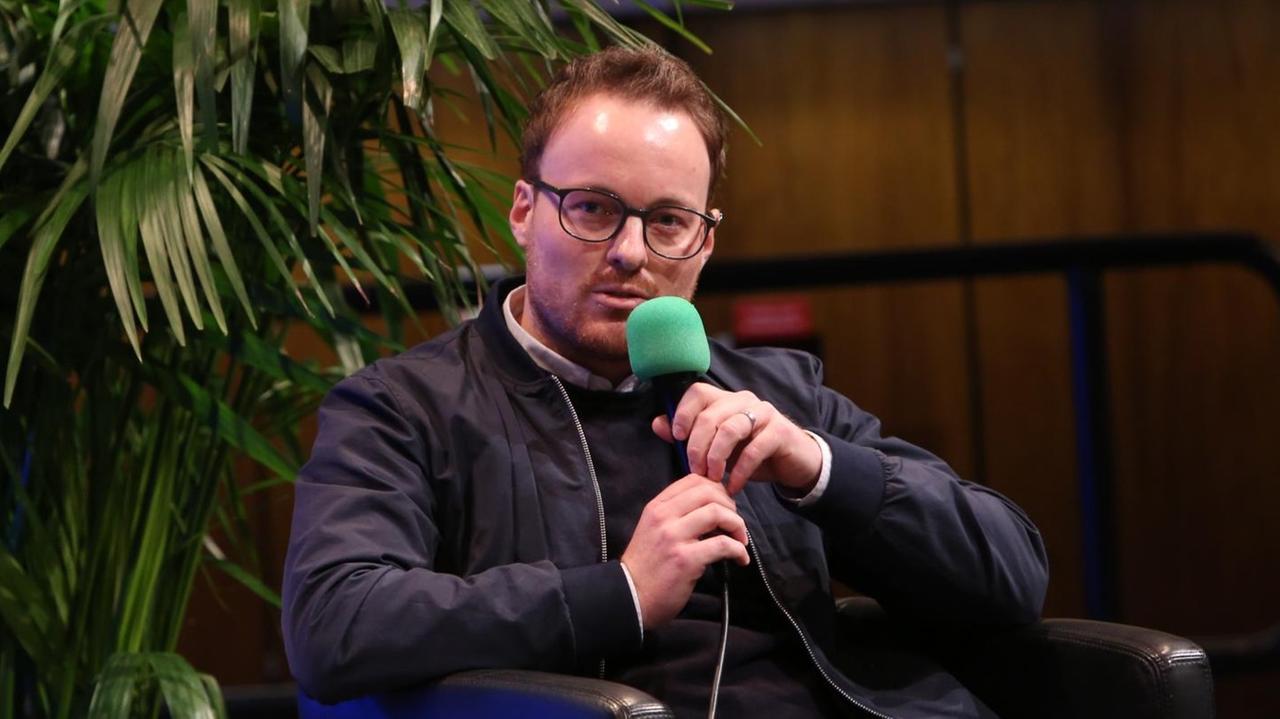 Robert Zitzmann von "Jung von Matt" bei der Sportkonferenz Robert Zitzmann von "Jung von Matt" bei der Sportkonferenz