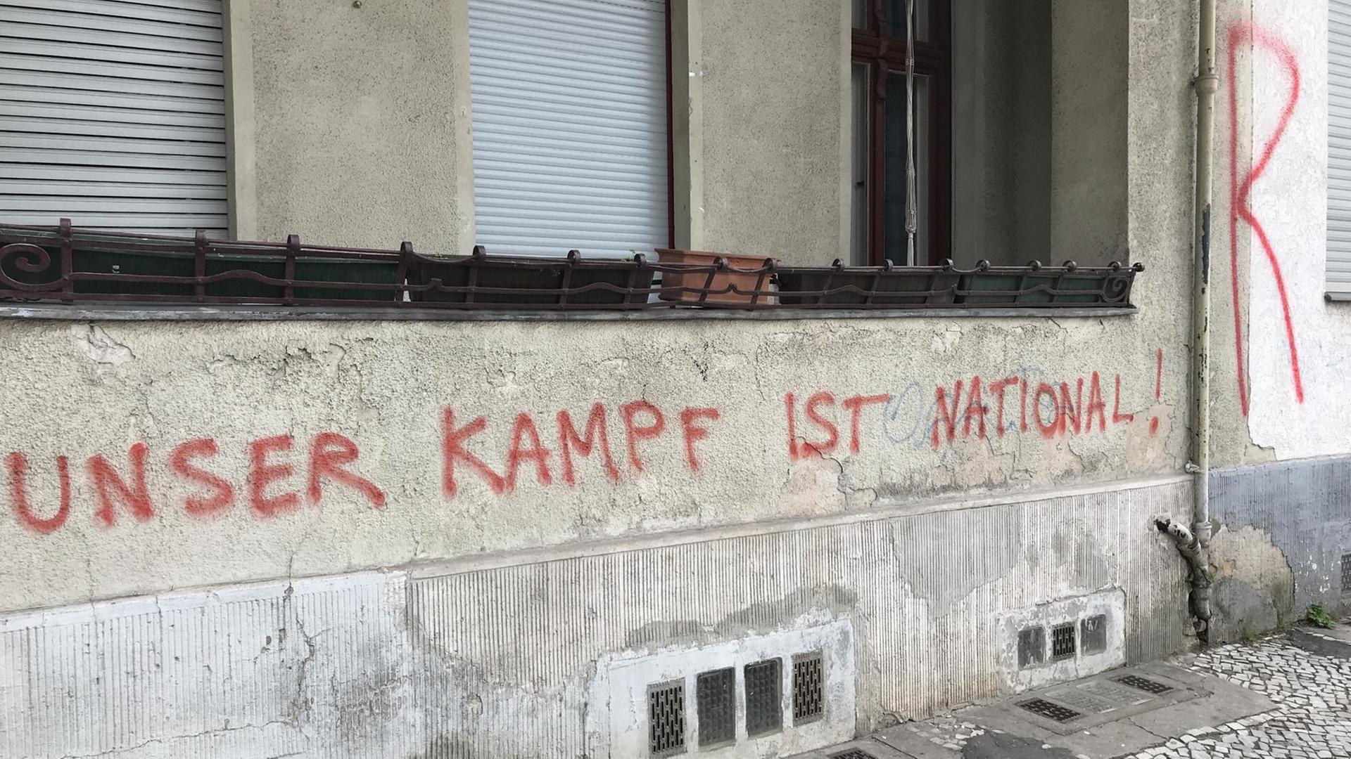 "Unser Kampf ist national": Graffiti in Berlin-Neukölnn "Unser Kampf ist national": Graffiti in Berlin-Neukölnn