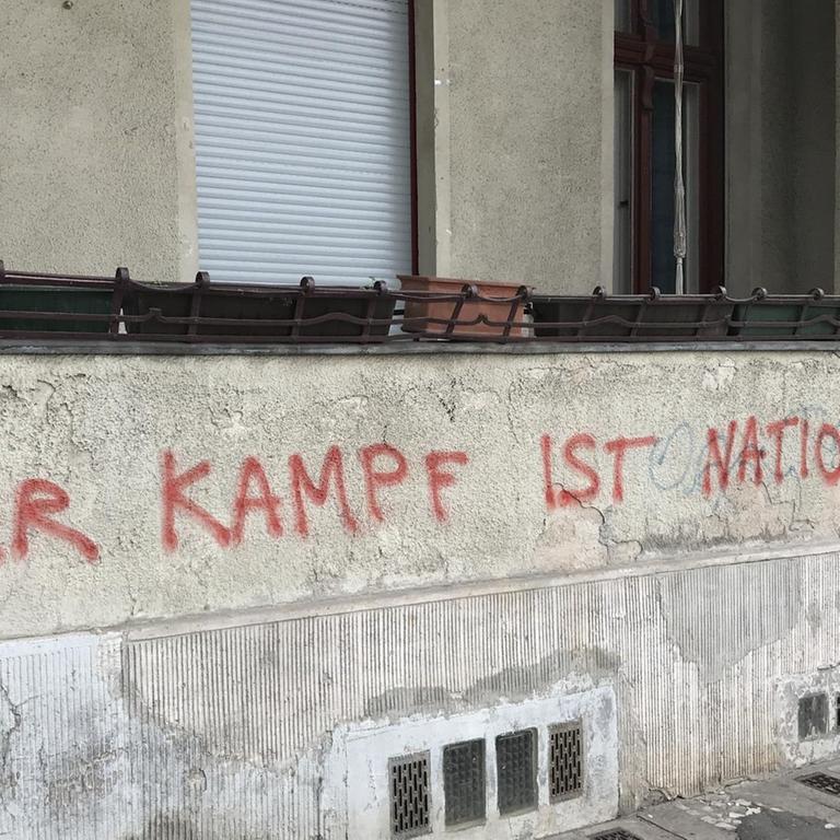 "Unser Kampf ist national": Graffiti in Berlin-Neukölnn