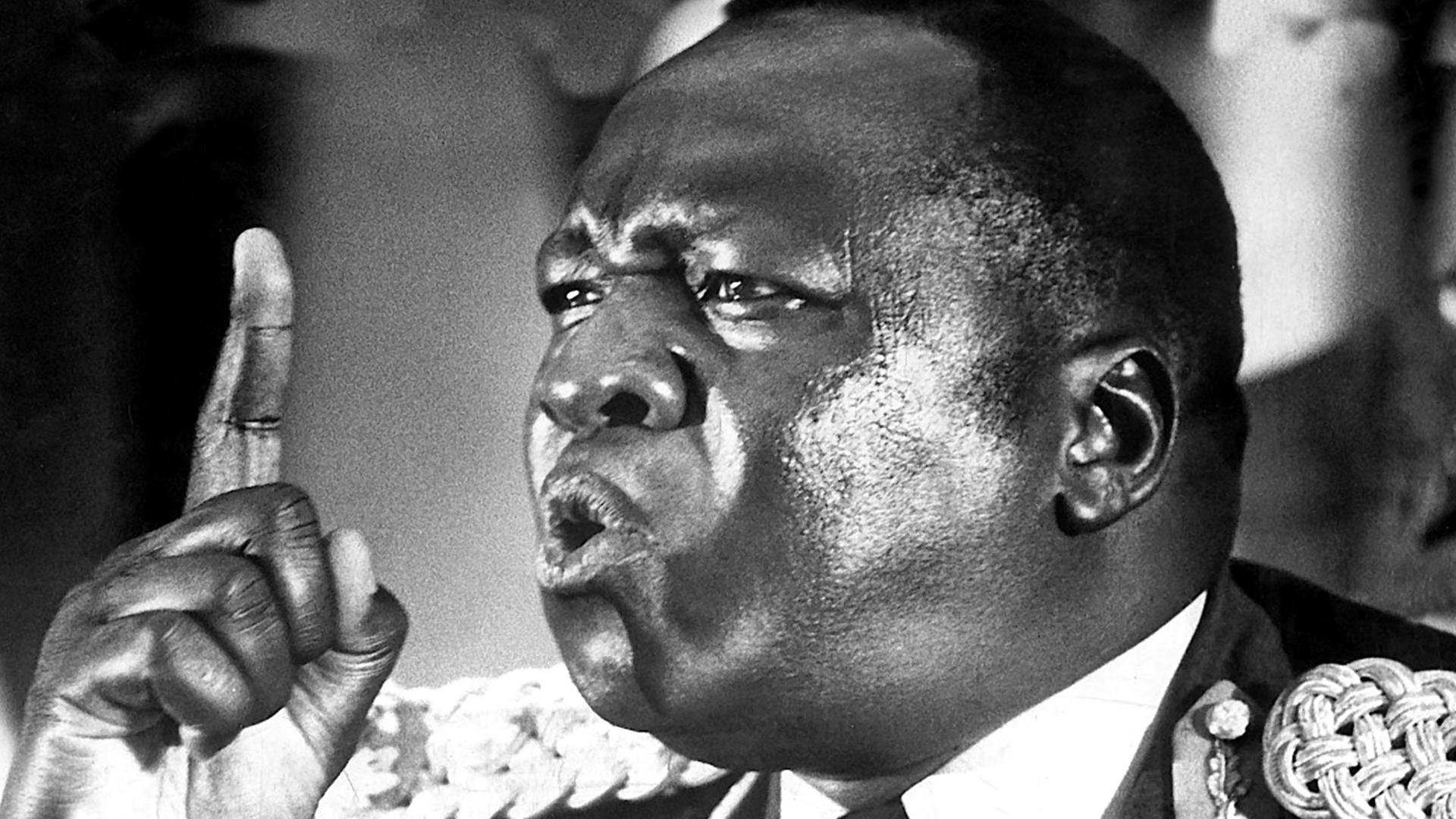 Schwarz-weiß Foto von Ugandas Ex-Diktator Idi Amin (undatiertes Archivbild), bekannt als "Schlächter von Afrika". Schwarz-weiß Foto von Ugandas Ex-Diktator Idi Amin (undatiertes Archivbild), bekannt als "Schlächter von Afrika".