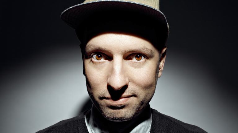Der Techno-DJ und Musiker Stefan Goldmann ist der künstlerische Leiter des "f(t) festival: Zeitfunktion" 2018 am Berliner Radialsystem Der Techno-DJ und Musiker Stefan Goldmann ist der künstlerische Leiter des "f(t) festival: Zeitfunktion" 2018 am Berliner Radialsystem