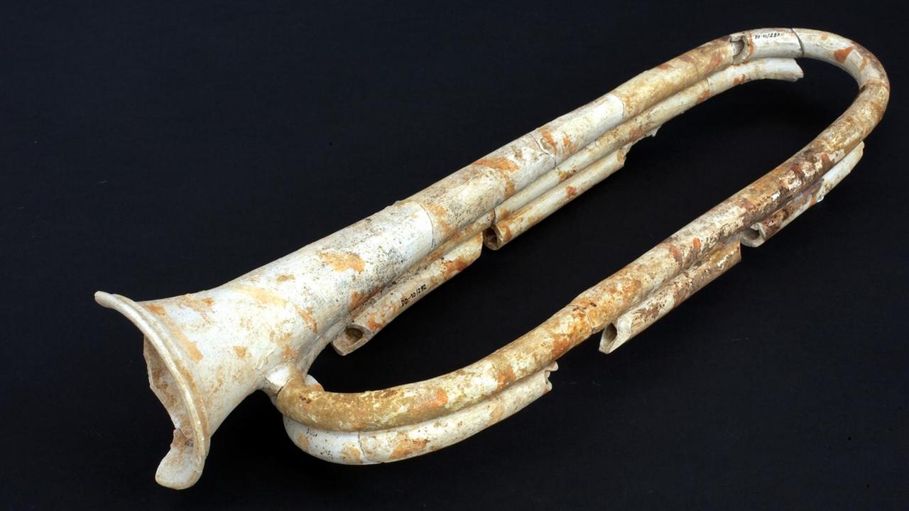 Eine archaische Trompete Eine archaische Trompete