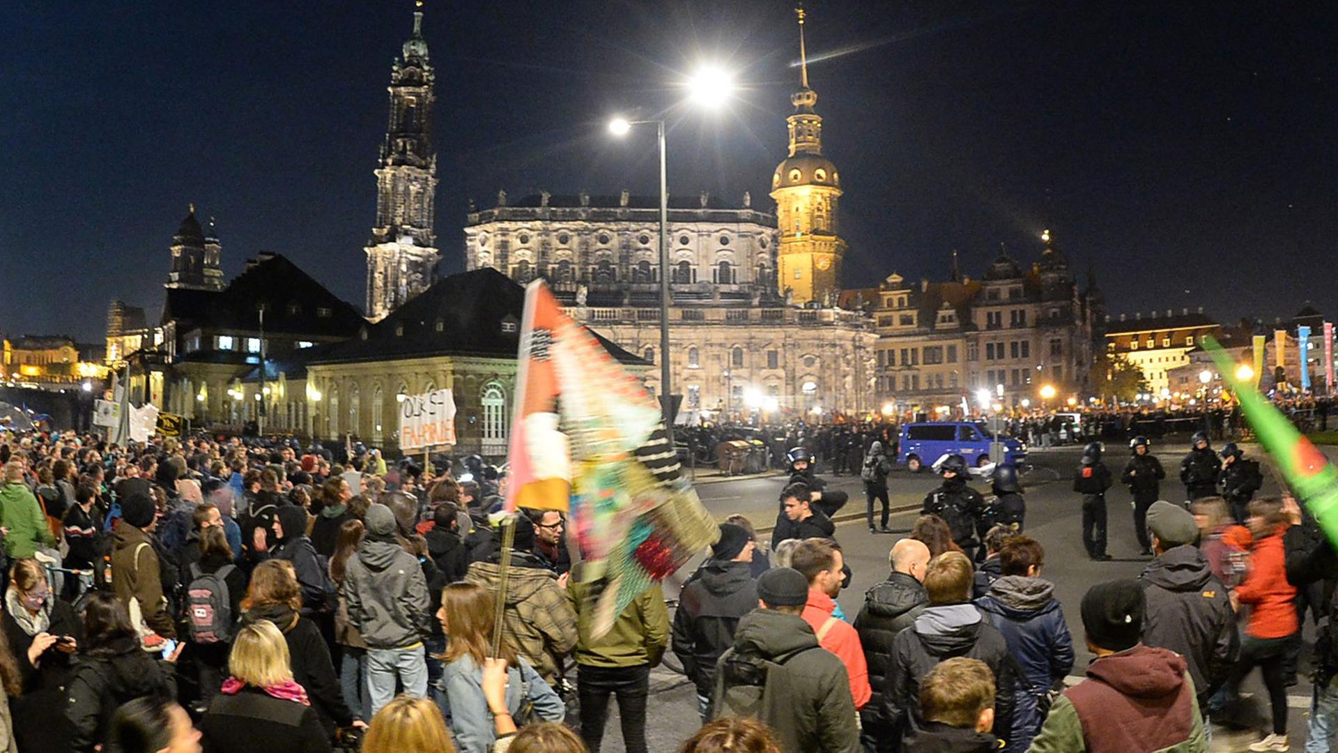 Pegida-Protest und Gegendemo in Dresden