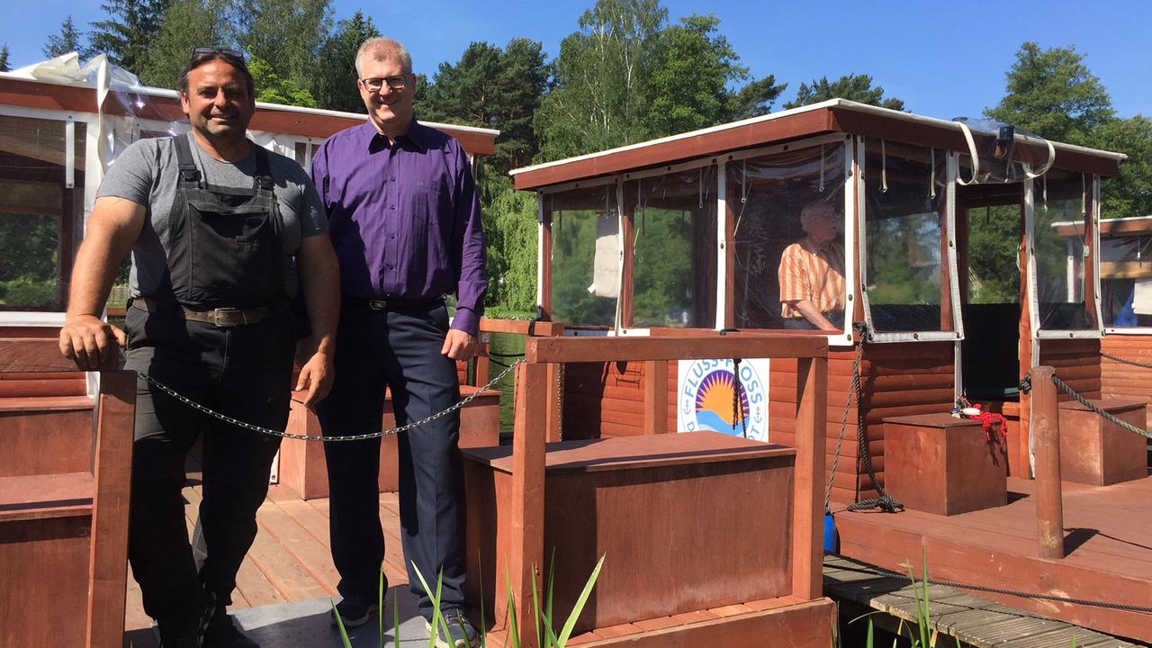 Kai Jacobi und Marcus Börner auf einem ihrer Flöße Kai Jacobi und Marcus Börner auf einem ihrer Flöße