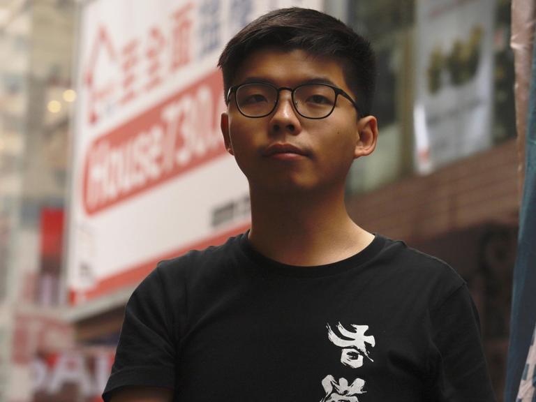 Porträt von Joshua Wong während einer Demonstration an Neujahr 2020.