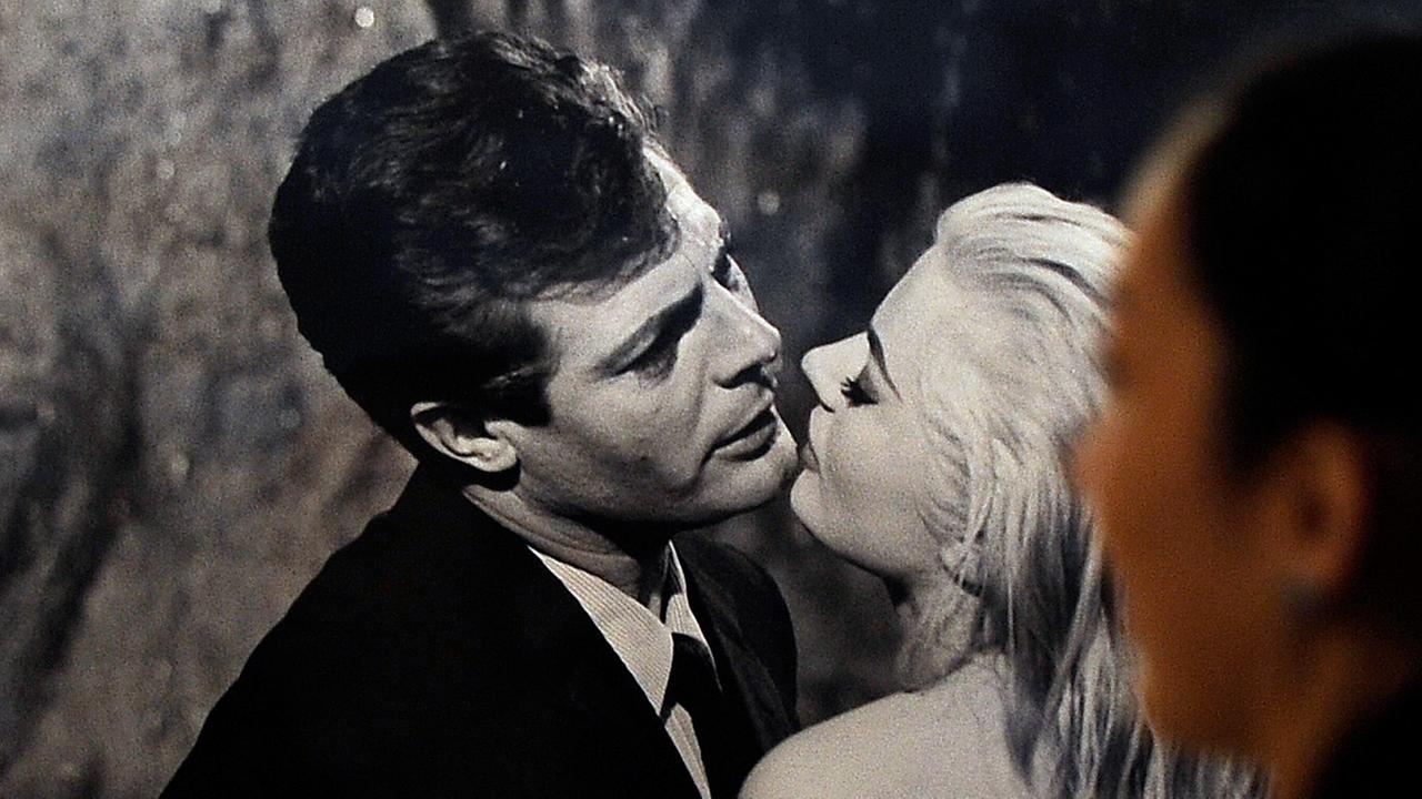 Marcello Mastroianni und Anita Ekberg in einer Szene des Film "La Dolce Vita" von Frederico Fellini.