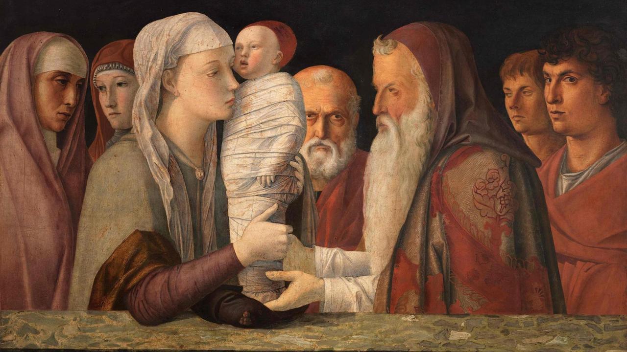 Gemälde der Renaissance: Das in weiße Windeln gewickelte Jesuskind wird von der jungen Maria einem Alten Mann überreicht. Gemälde der Renaissance: Das in weiße Windeln gewickelte Jesuskind wird von der jungen Maria einem Alten Mann überreicht.