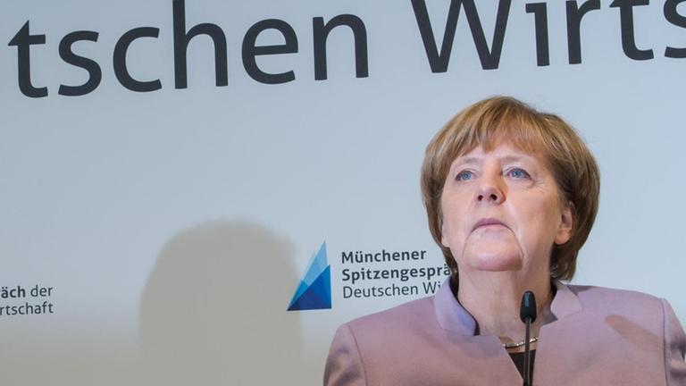 Bundeskanzlerin Merkel bei einer Pressekonferenz auf der Handwerksmesse in München (13.3.2017). Bundeskanzlerin Merkel bei einer Pressekonferenz auf der Handwerksmesse in München (13.3.2017).