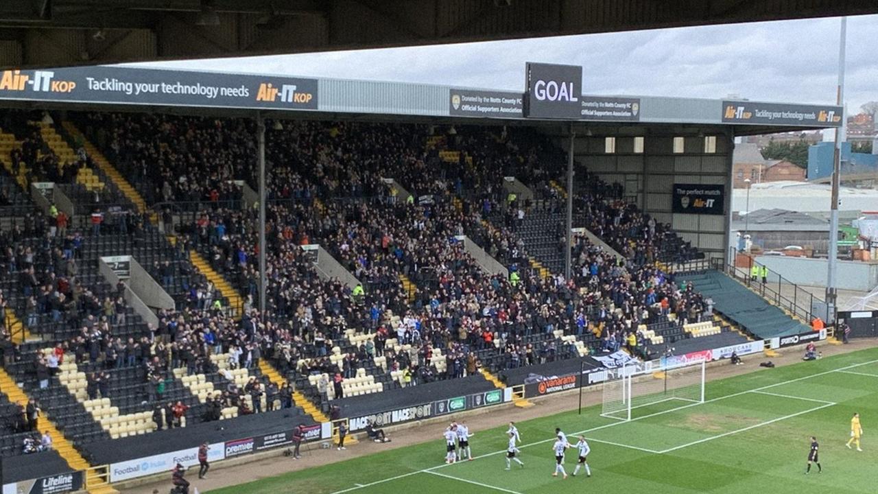 Das Meadow Lane Stadion von Notts County beim Spiel gegen Eastleigh Das Meadow Lane Stadion von Notts County beim Spiel gegen Eastleigh