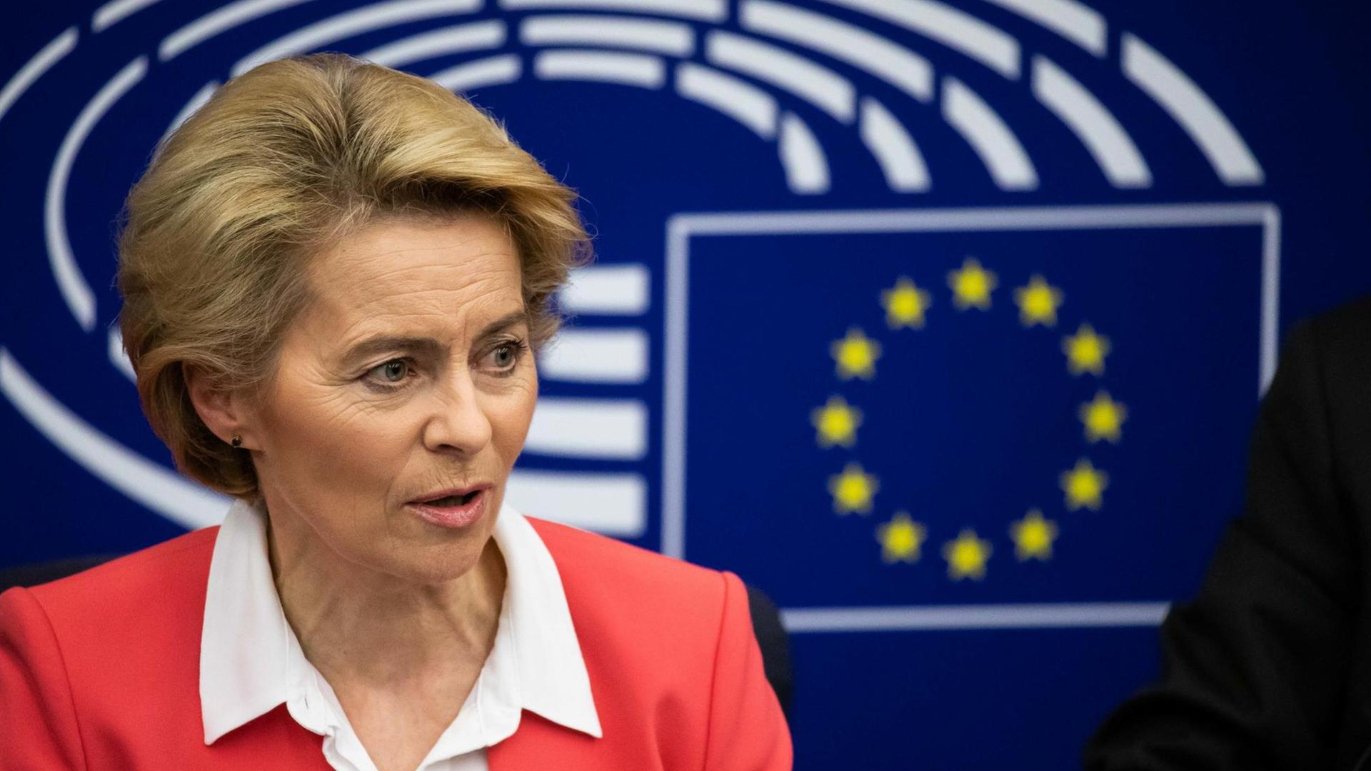 Die neue Präsidentin der Europäischen Kommission, Ursula von der Leyen (CDU) auf einer Pressekonferenz Die neue Präsidentin der Europäischen Kommission, Ursula von der Leyen (CDU) auf einer Pressekonferenz