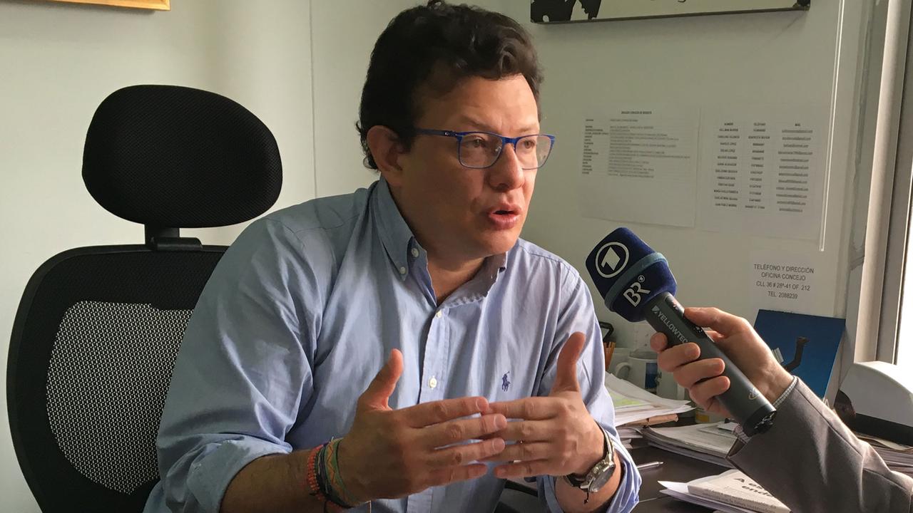 Hollmann Morris, Stadtrat in Bogotá und Vertrauter des Linken-Kandidaten Gustavo Petro. Hollmann Morris, Stadtrat in Bogotá und Vertrauter des Linken-Kandidaten Gustavo Petro.