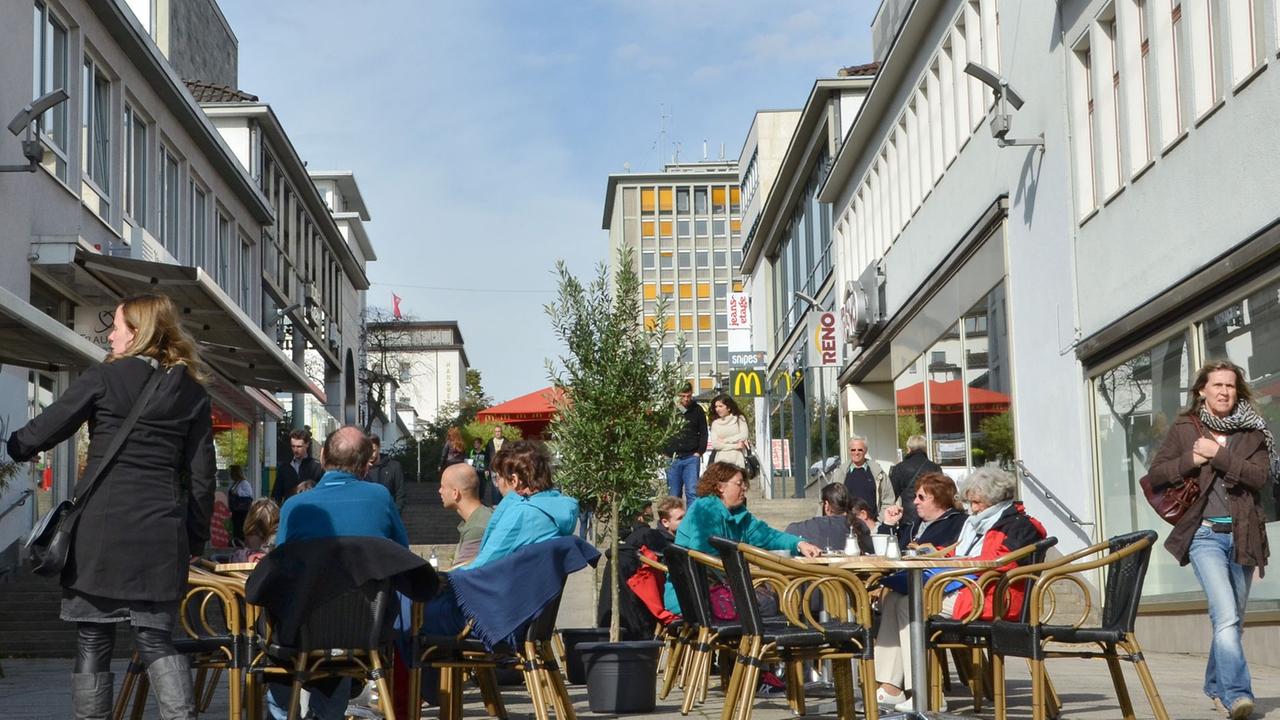 Die Treppenstraße in Kassel (Hessen), aufgenommen am 04.10.2013. Sie gilt als erste Fußgängerzone Deutschlands und wurde im November vor 60 Jahren eröffnet. Die Treppenstraße in Kassel (Hessen), aufgenommen am 04.10.2013. Sie gilt als erste Fußgängerzone Deutschlands und wurde im November vor 60 Jahren eröffnet.