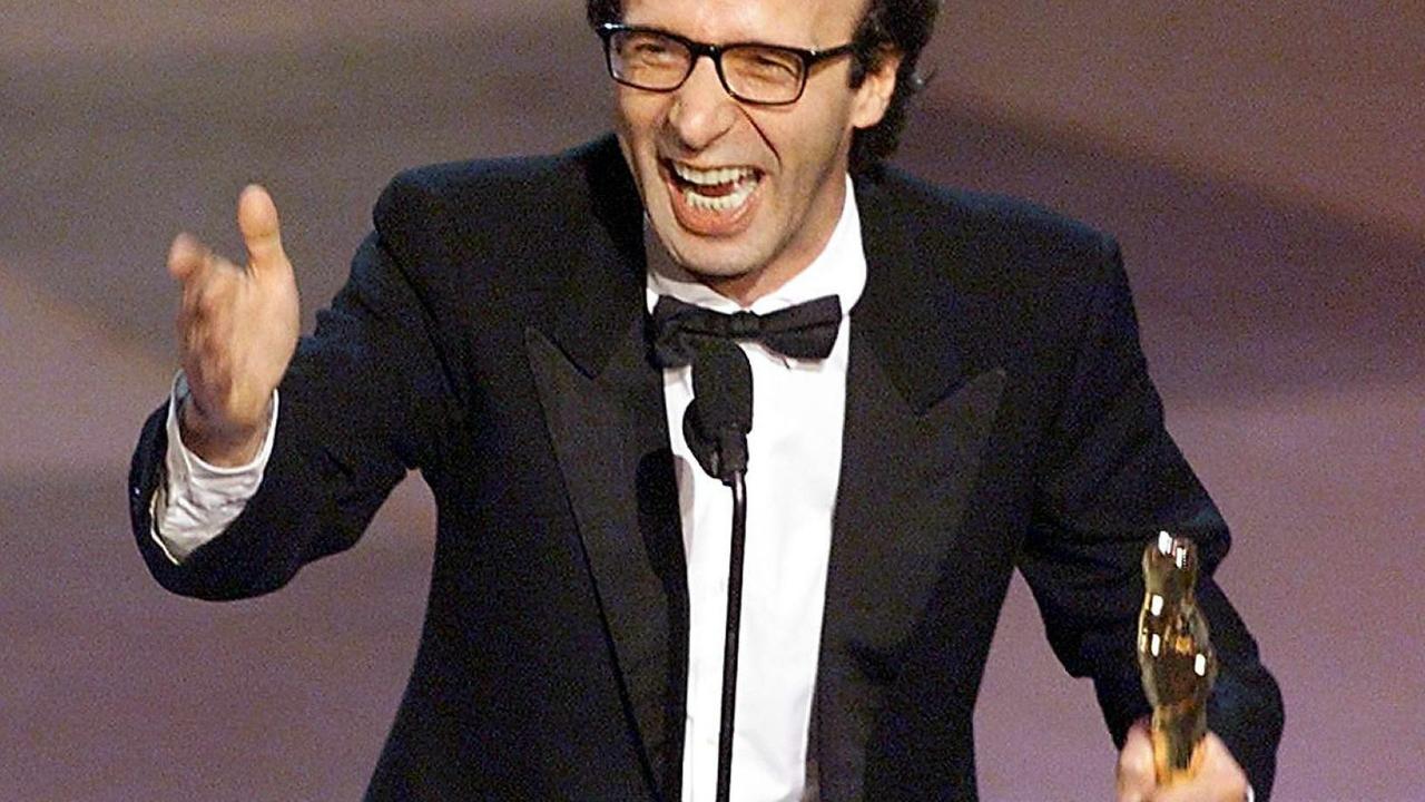 Geehrt für Rolle im Film "Das Leben ist schön": Der italienische Oscar-Gewinner Roberto Benigni bei der Preisverleihung in Los Angeles im März 1999. Geehrt für Rolle im Film "Das Leben ist schön": Der italienische Oscar-Gewinner Roberto Benigni bei der Preisverleihung in Los Angeles im März 1999.